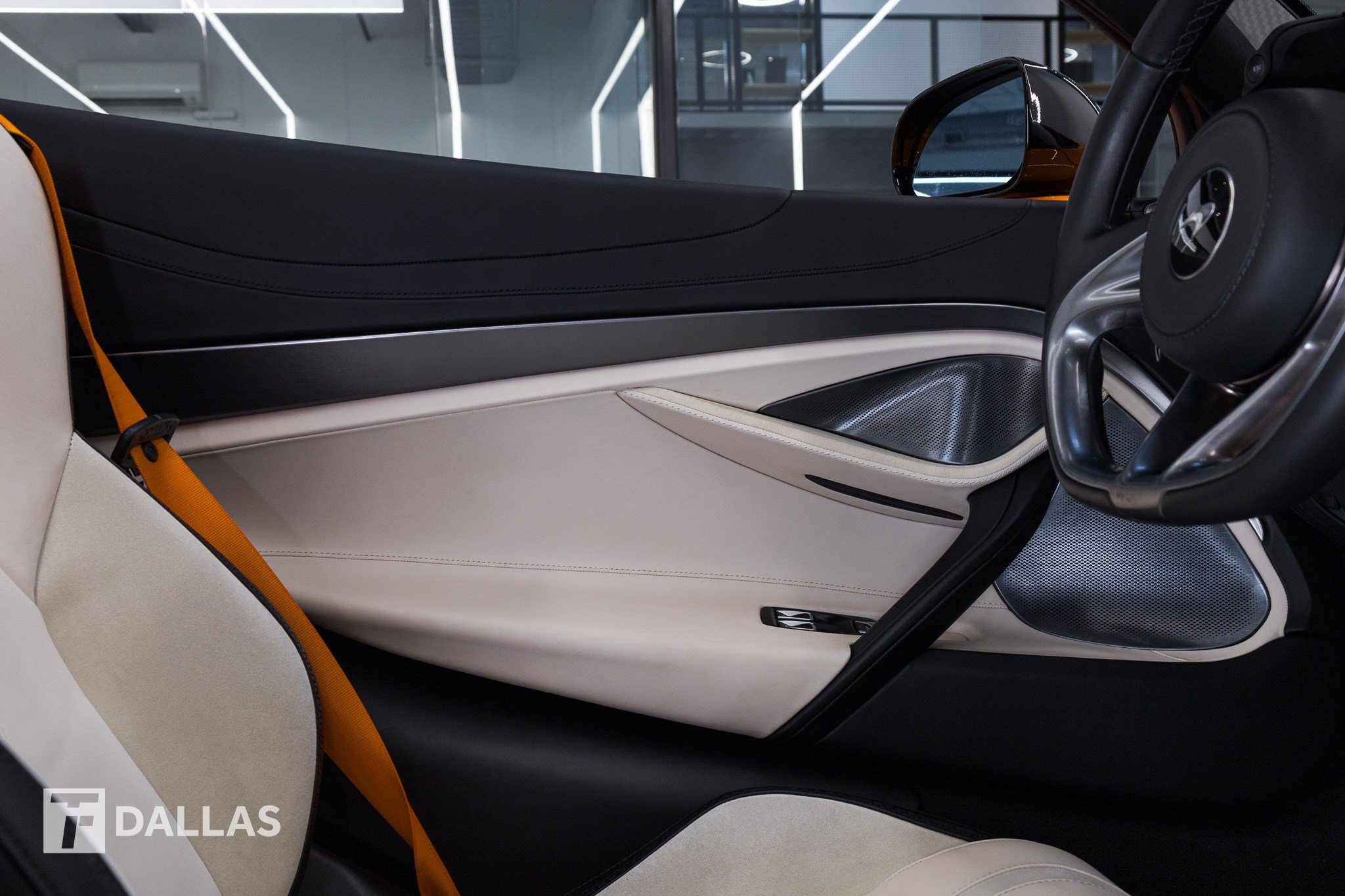 Used 2024 McLaren 750S Spider RWD image 17