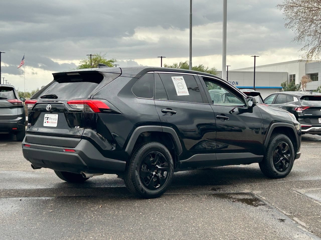 Used 2022 Toyota RAV4 LE FWD image 6