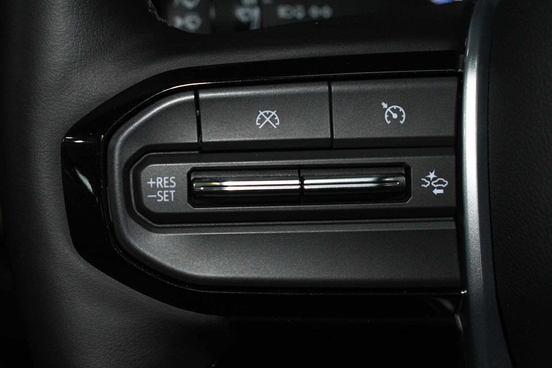 Used 2025 Chevrolet Colorado ZR2 w/ Technology Package AWD/4WD image 27