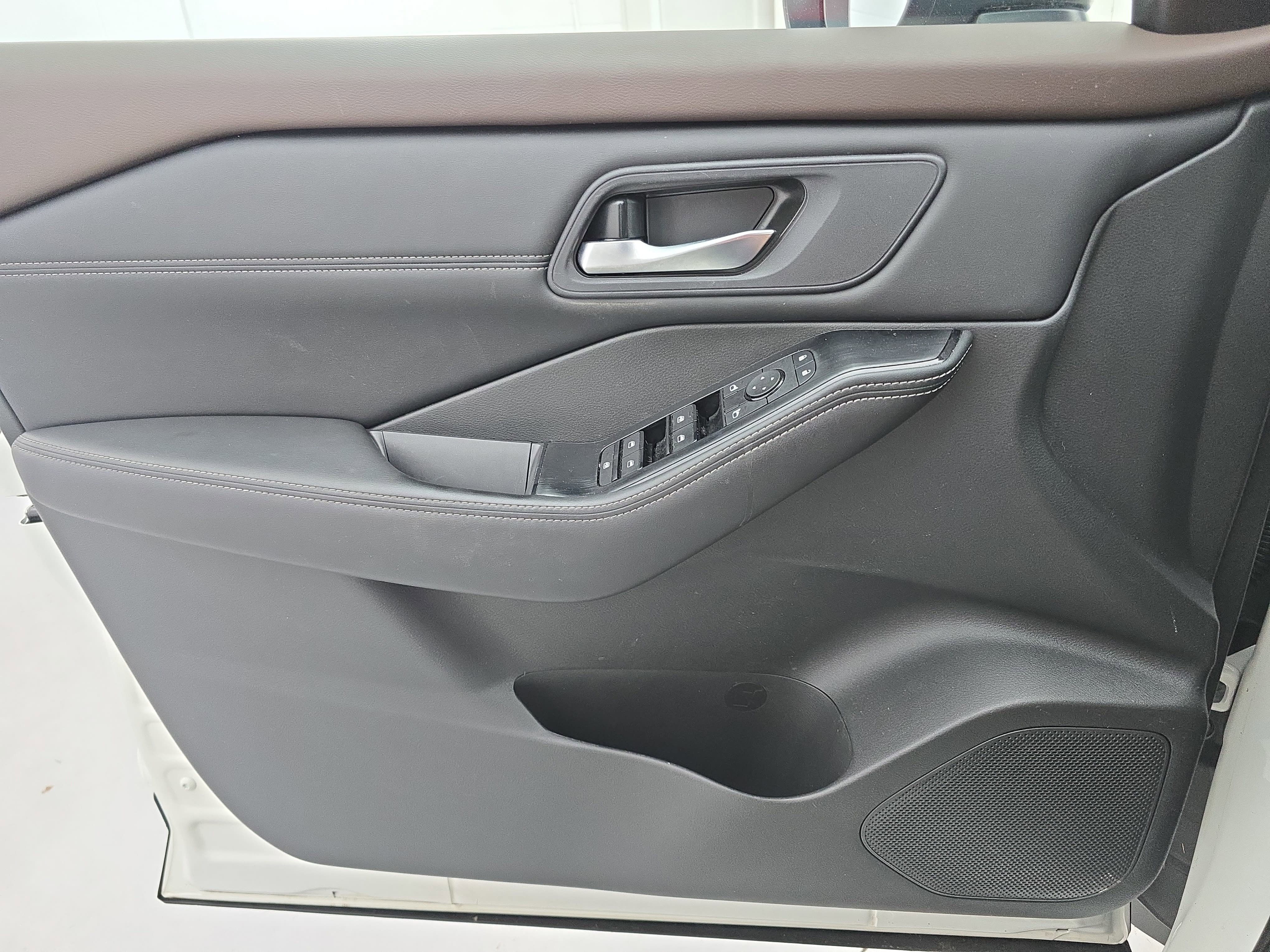 Used 2023 Nissan Rogue SV w/ SV Premium B Package FWD image 26