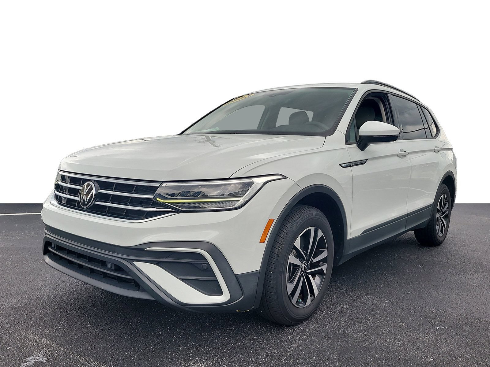 Used 2023 Volkswagen Tiguan S FWD image 2