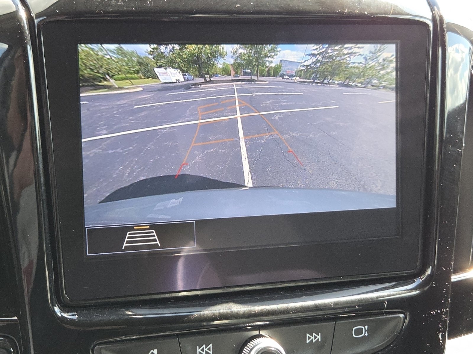 Used 2021 Chevrolet Traverse LT FWD image 9