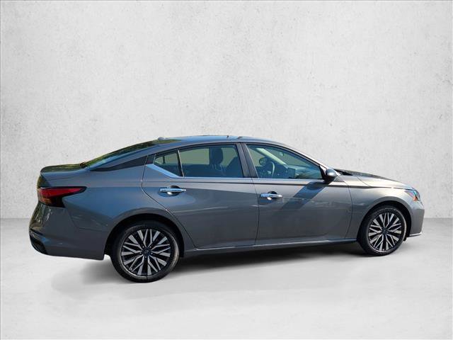 Used 2025 Nissan Altima 2.5 SV FWD image 5