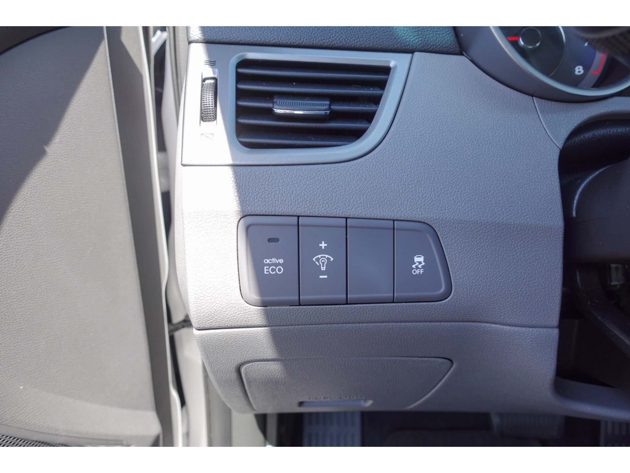 Used 2013 Hyundai Elantra FWD image 13