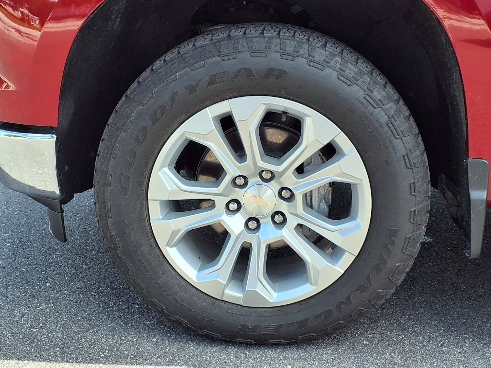 Certified 2025 Chevrolet Silverado 1500 LTZ AWD/4WD image 30