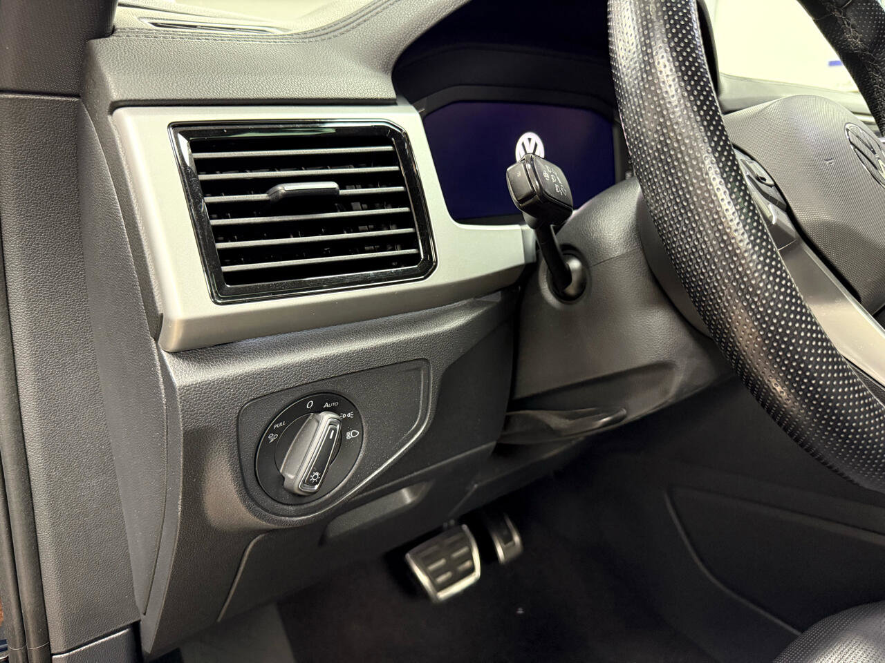 Used 2021 Volkswagen Atlas Cross Sport SEL Premium image 15