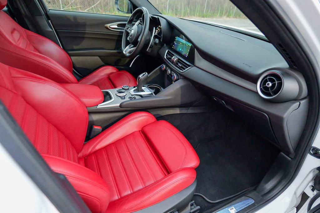 Used 2023 Alfa Romeo Giulia Veloce AWD/4WD image 35