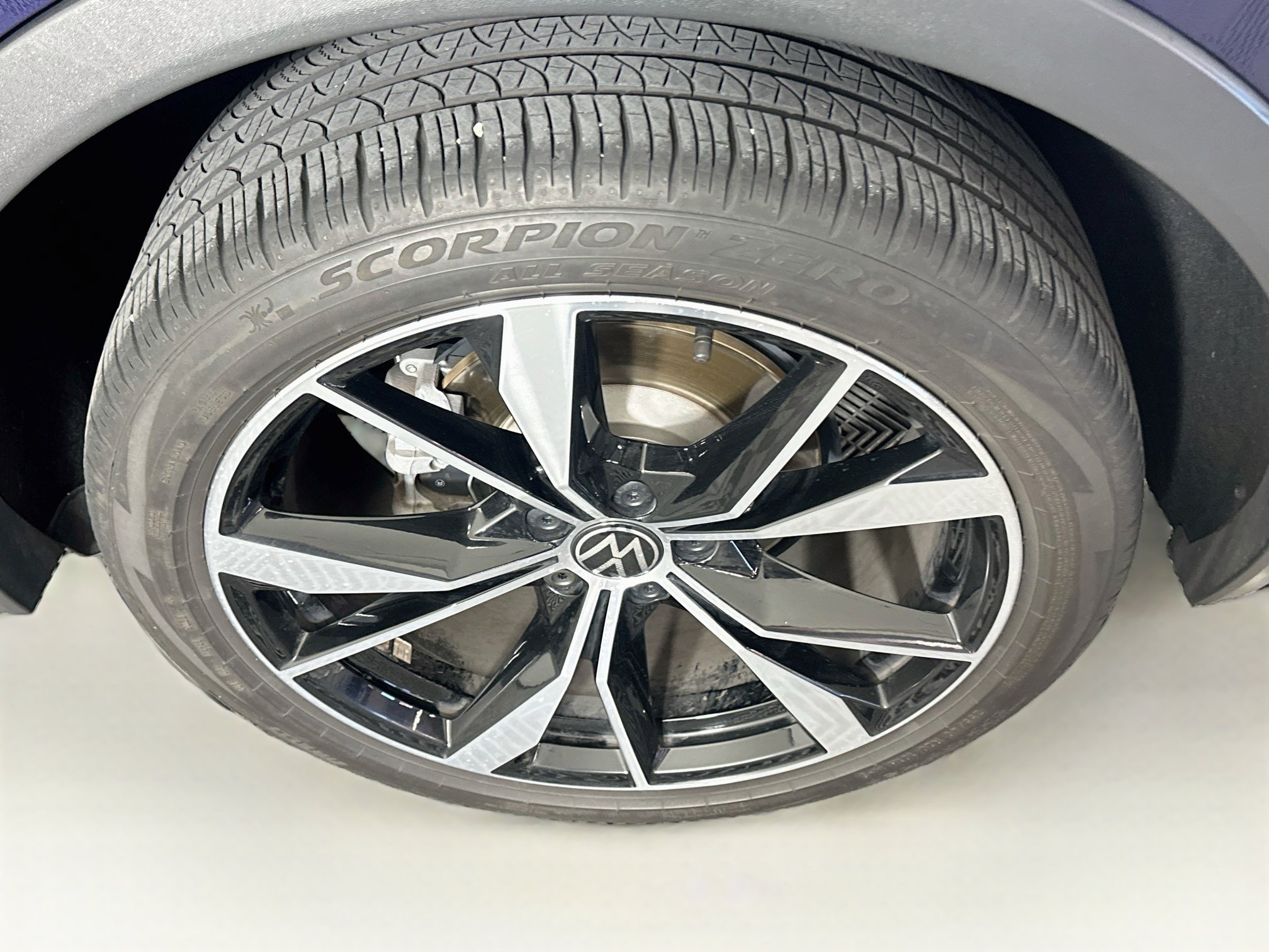 Used 2024 Volkswagen Tiguan SEL R-Line AWD/4WD image 11