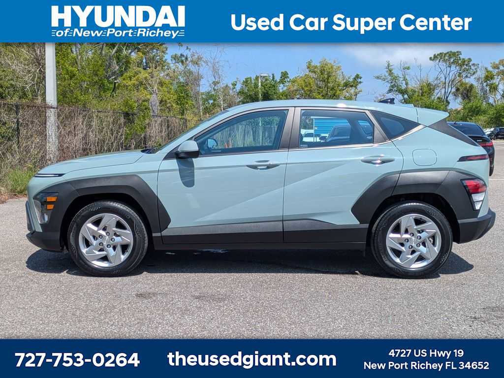 Used 2024 Hyundai Kona SE image 2