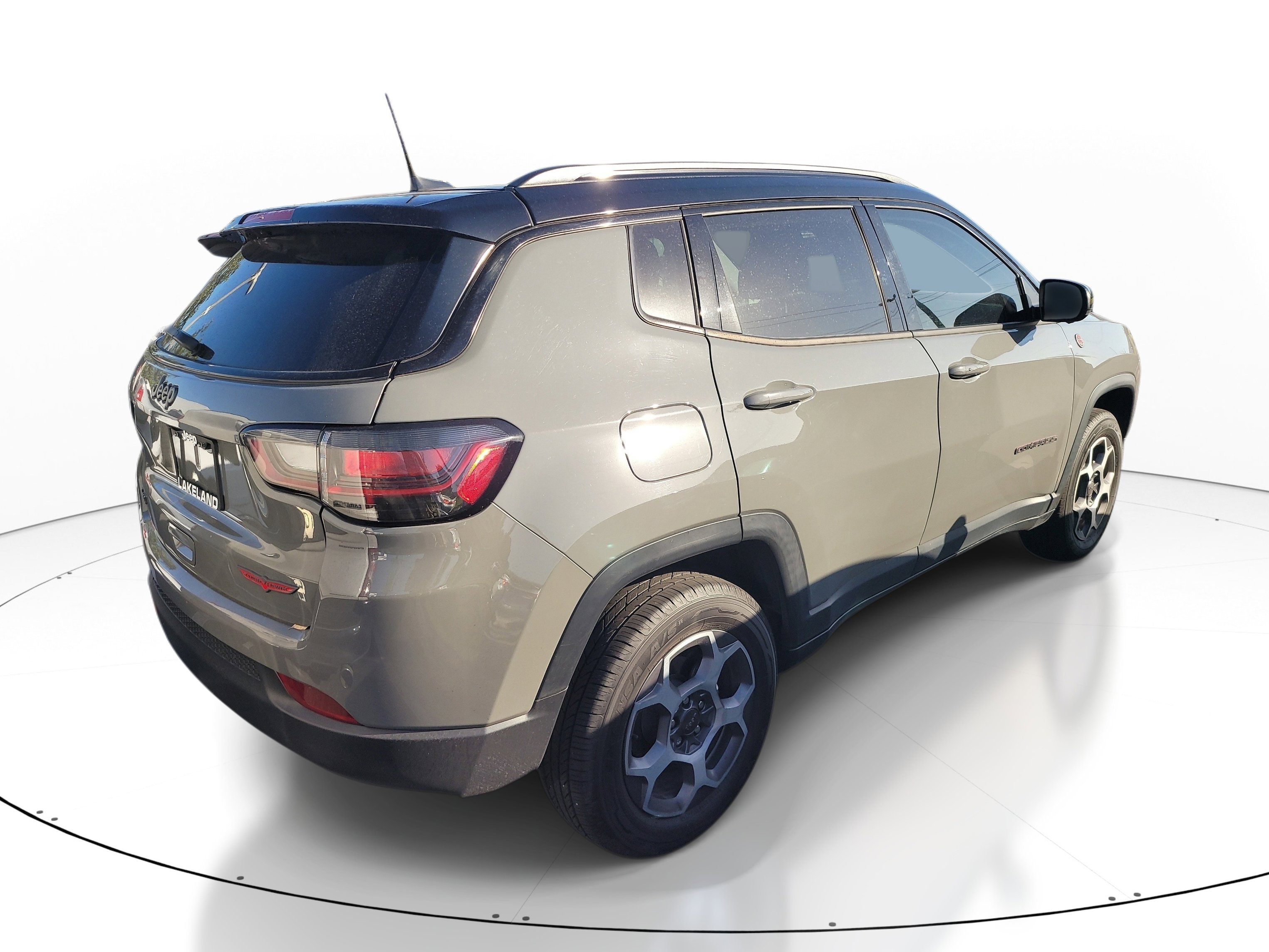 Used 2022 Jeep Compass Trailhawk w/ Trailhawk Elite Group AWD/4WD image 4