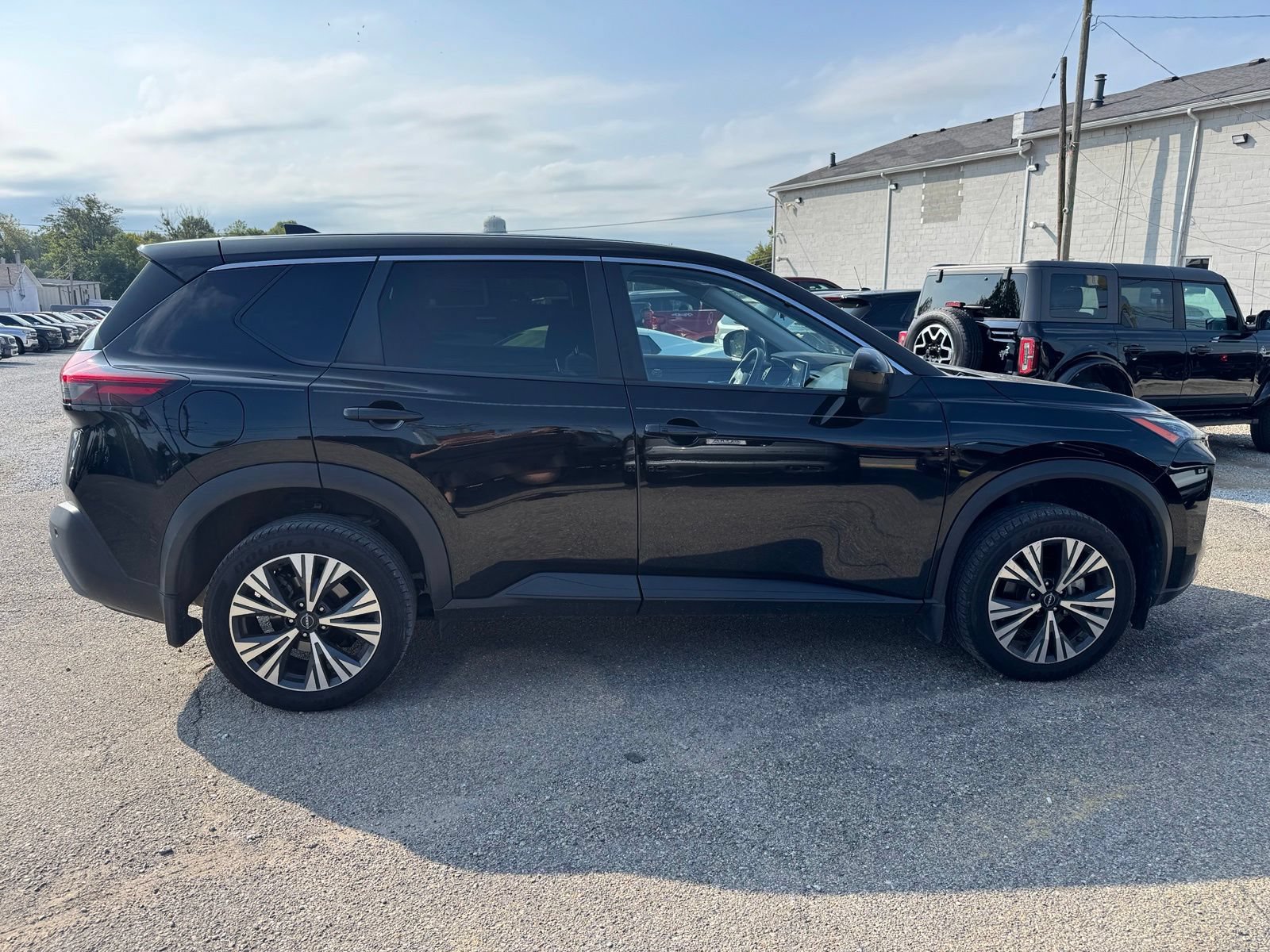 Used 2023 Nissan Rogue SV AWD/4WD image 7