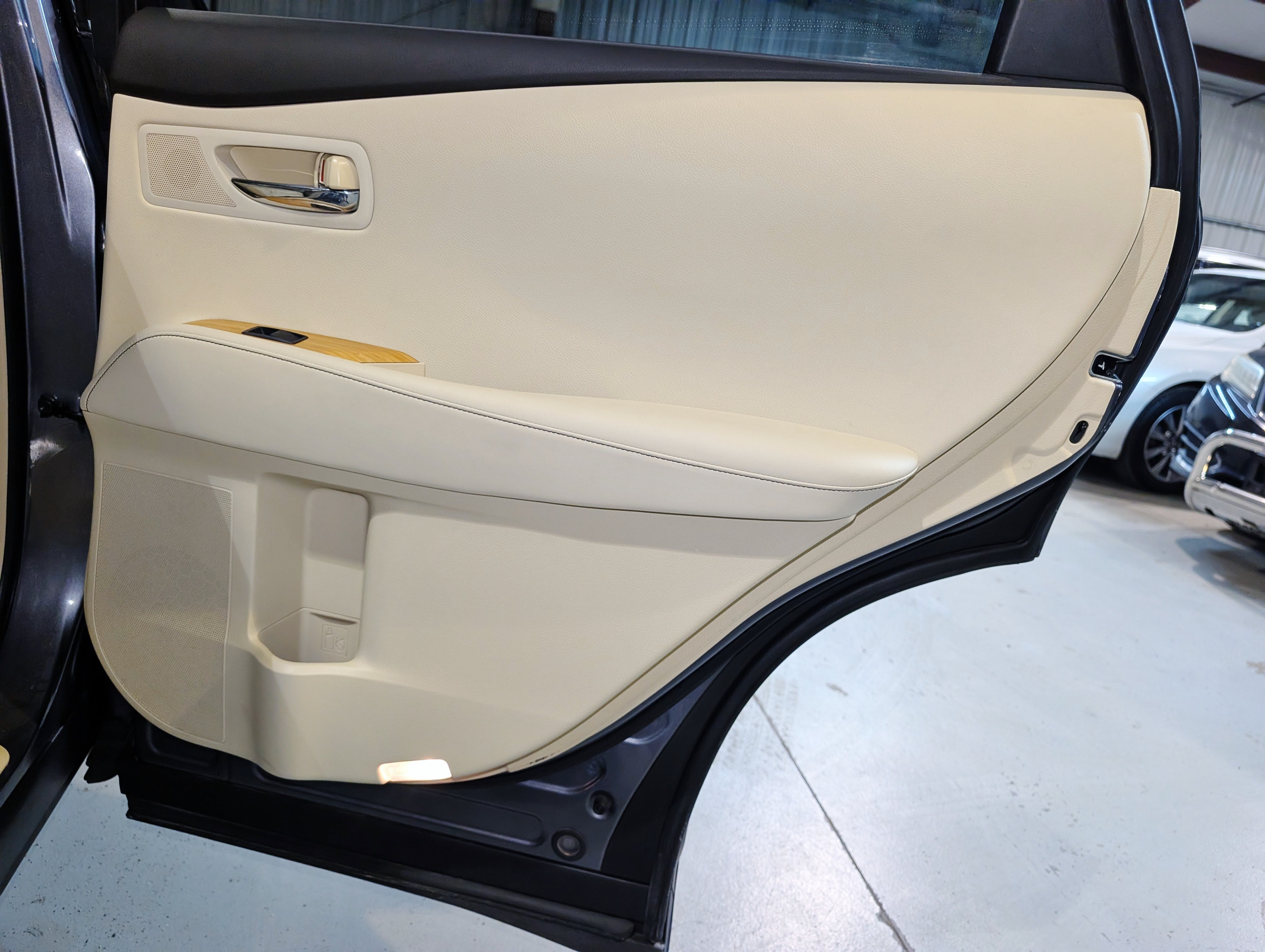 Used 2015 Lexus RX 450h AWD image 26