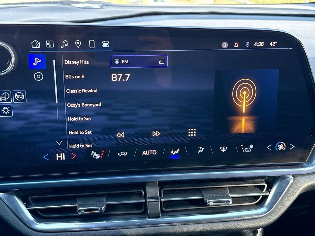 Used 2025 Chevrolet Equinox EV LT image 12