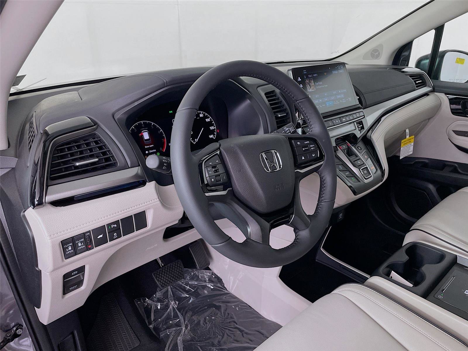 New 2026 Honda Odyssey Touring image 11