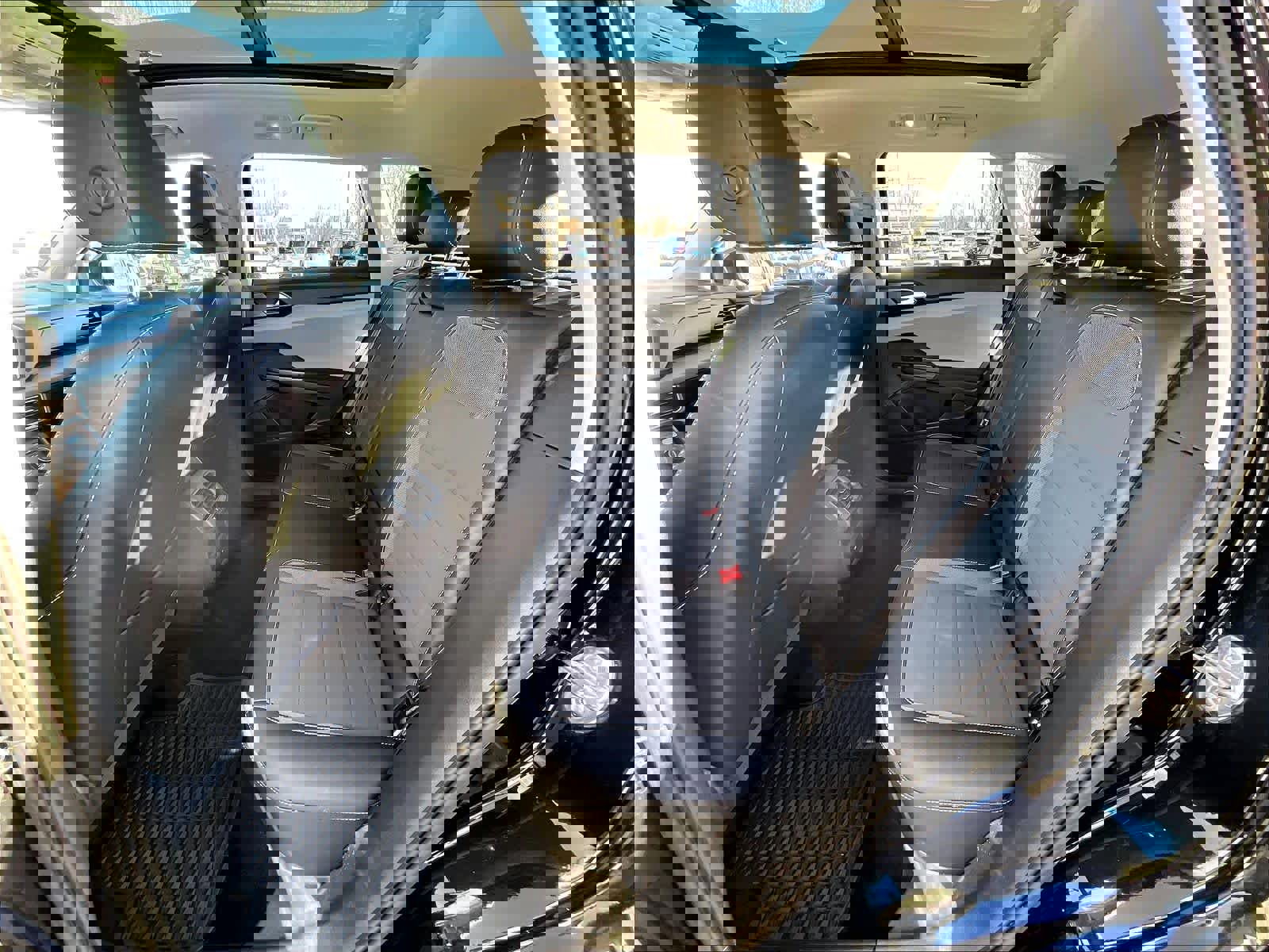 Used 2022 Volkswagen Taos SE w/ Panoramic Sunroof Package image 15