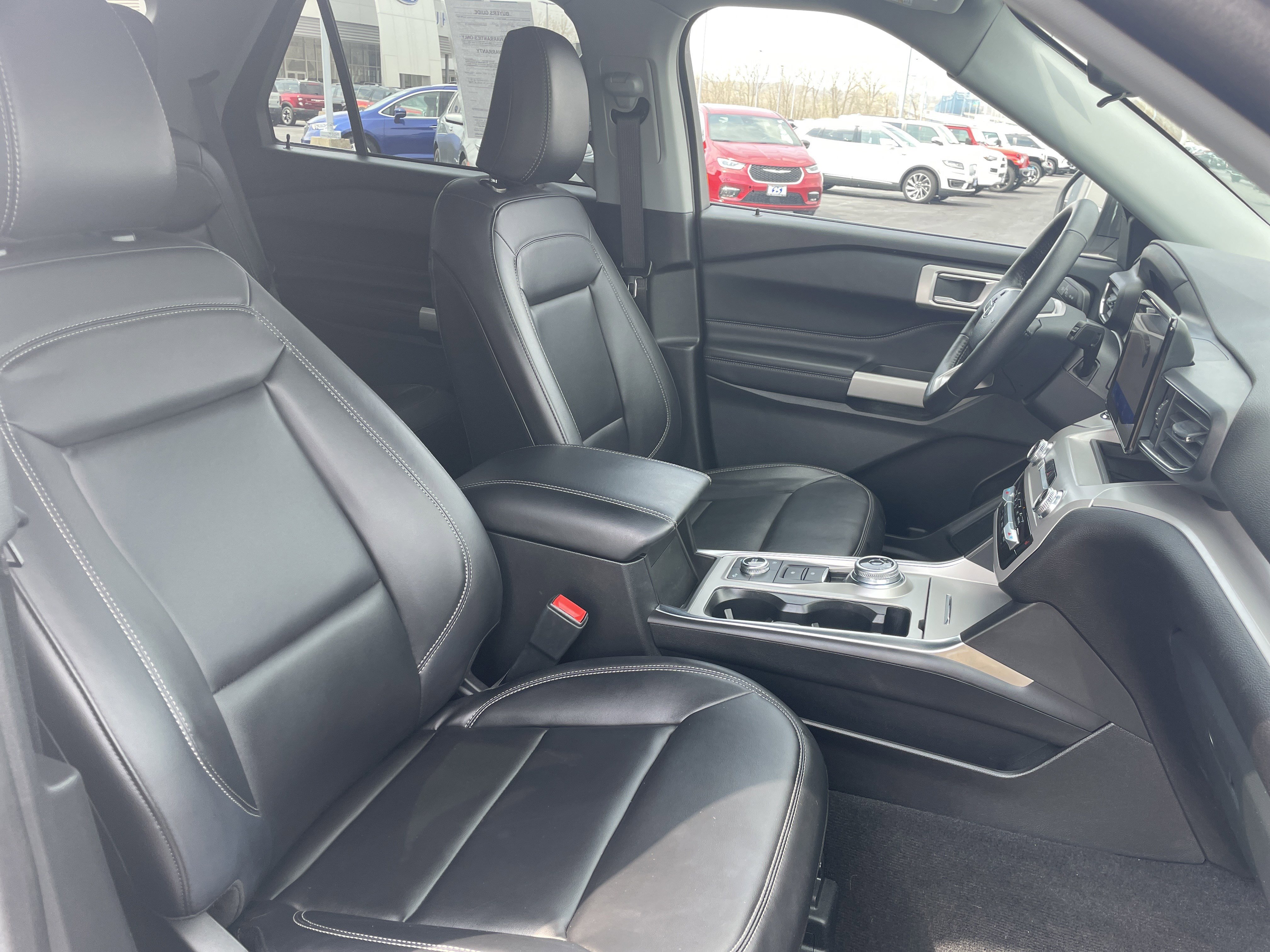 Used 2023 Ford Explorer XLT w/ Equipment Group 202A image 25