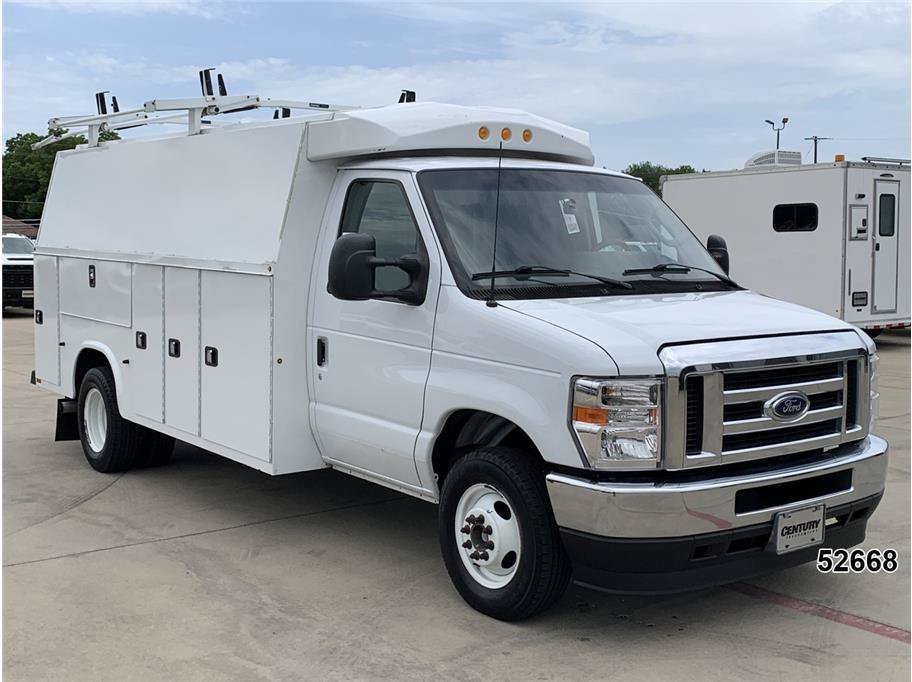 Used 2023 Ford E-450 and Econoline 450 Super Duty w/ Power Windows & Locks Group RWD image 3