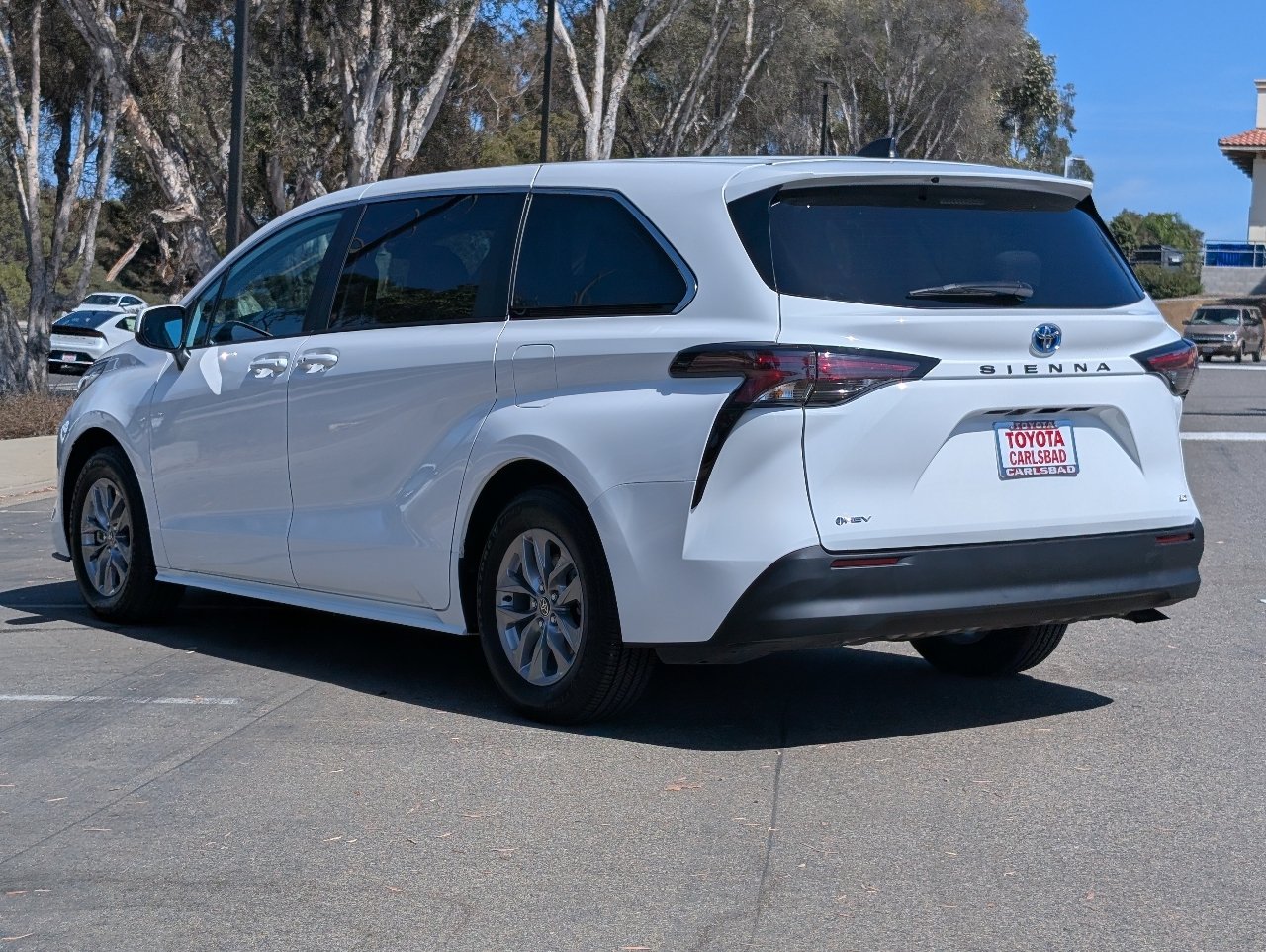 Used 2025 Toyota Sienna LE FWD image 13