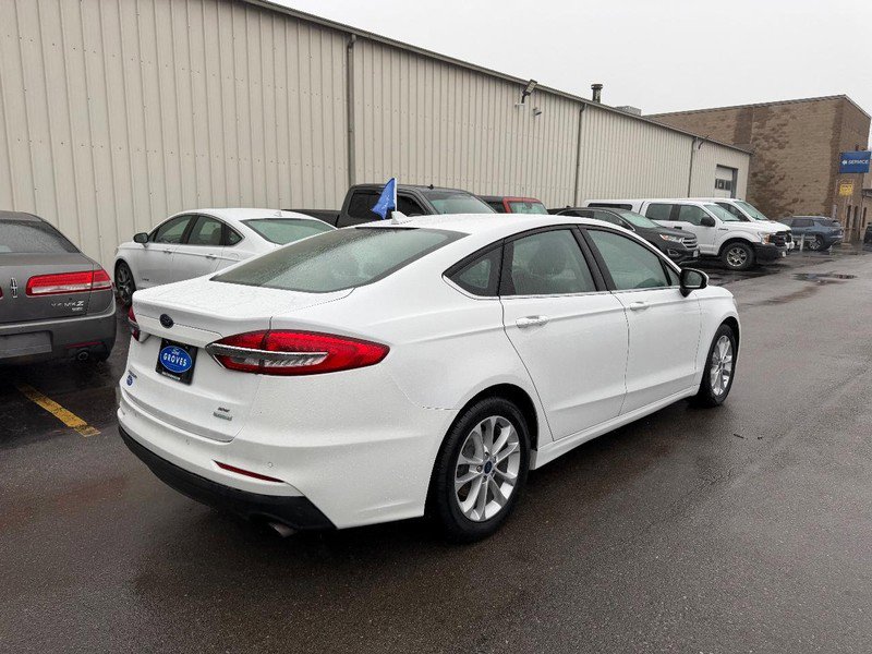 Used 2020 Ford Fusion SE image 4