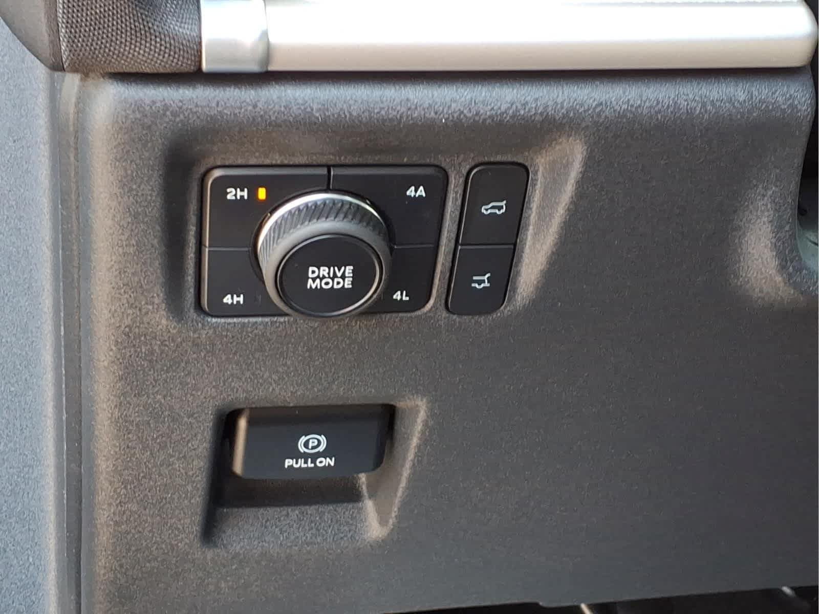 Used 2025 Ford Expedition Active AWD/4WD image 14