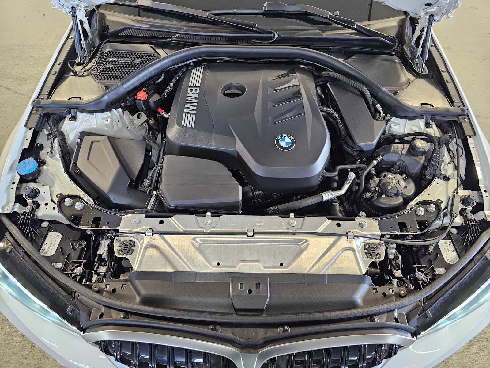 Used 2025 BMW 330i xDrive 330i xDrive w/ Premium Package image 9