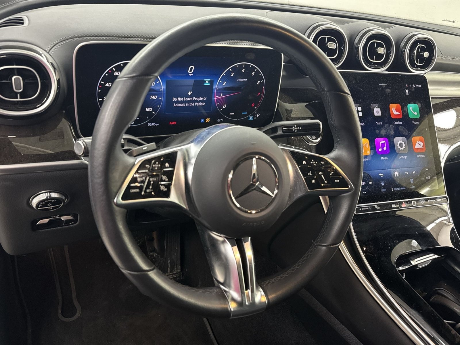 Used 2025 Mercedes-Benz GLC 300 4MATIC image 28