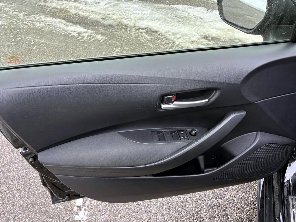 Used 2020 Toyota Corolla LE image 11