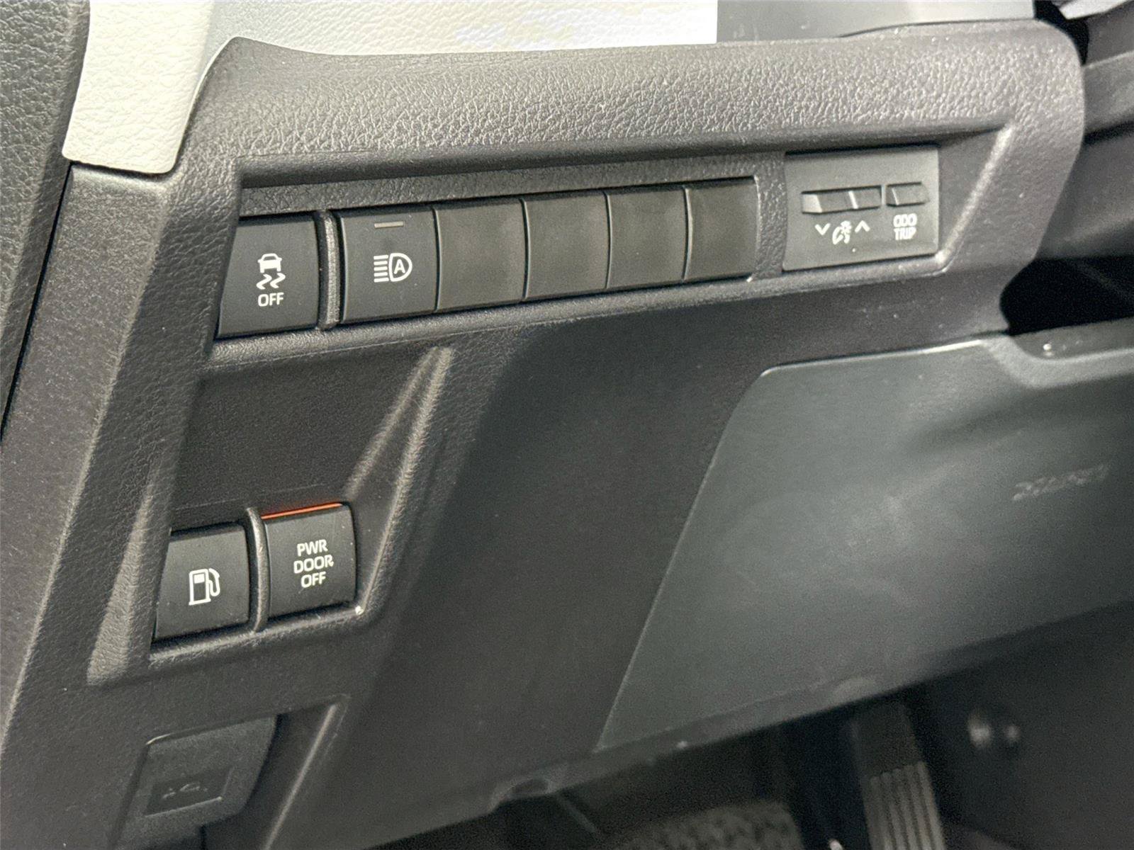 Certified 2026 Toyota Sienna LE FWD image 14