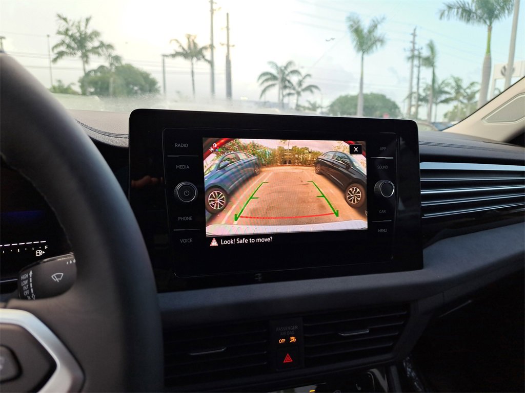 Used 2025 Volkswagen Jetta SE w/ Sunroof Package image 11