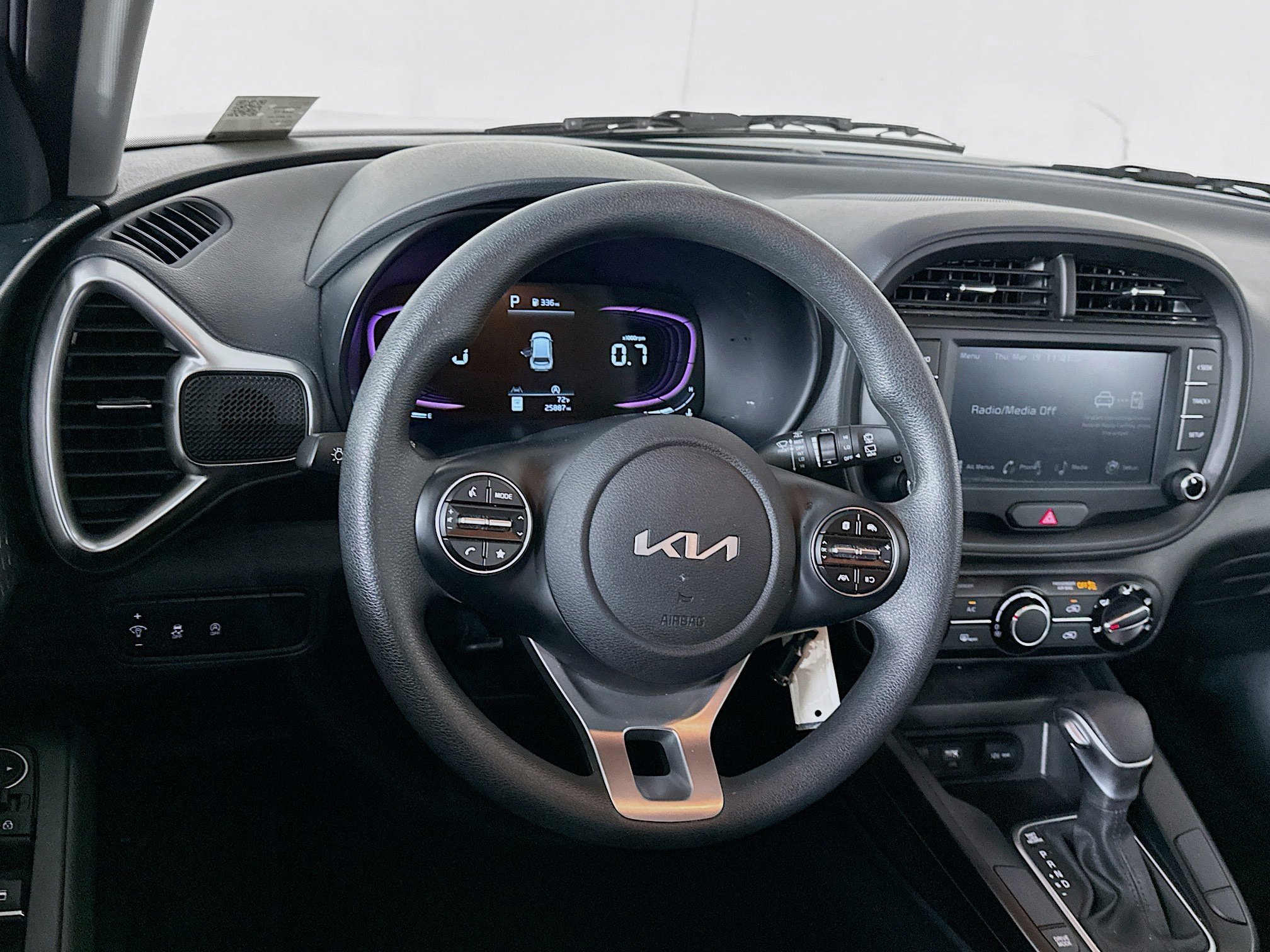 Used 2025 Kia Soul LX w/ LX Technology Package FWD image 18