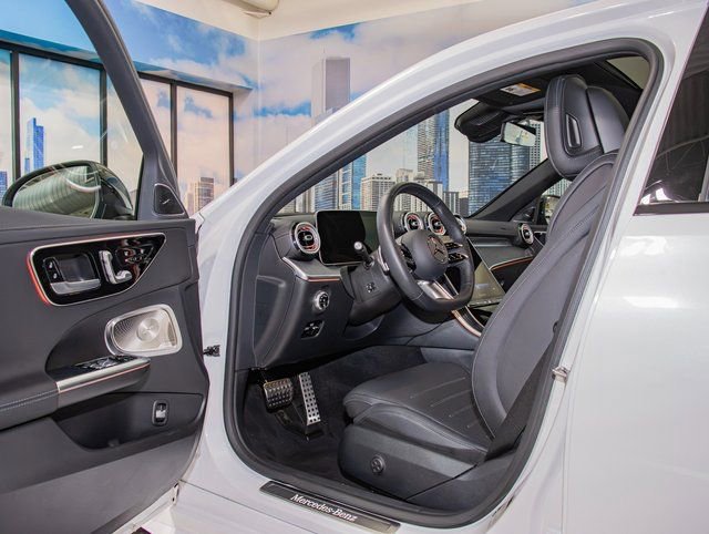 Used 2025 Mercedes-Benz C 300 4MATIC Sedan image 13