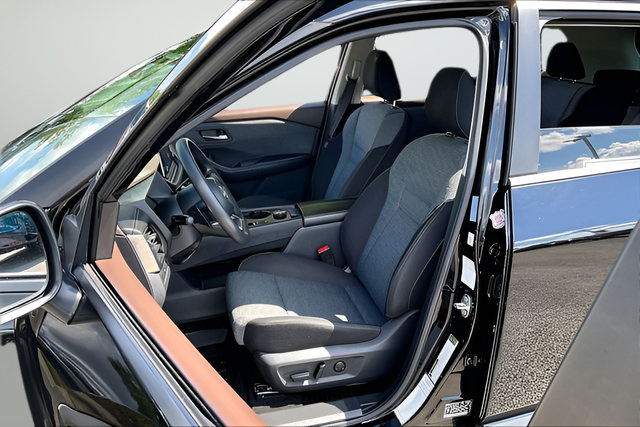 Used 2023 Nissan Rogue SV AWD/4WD image 19
