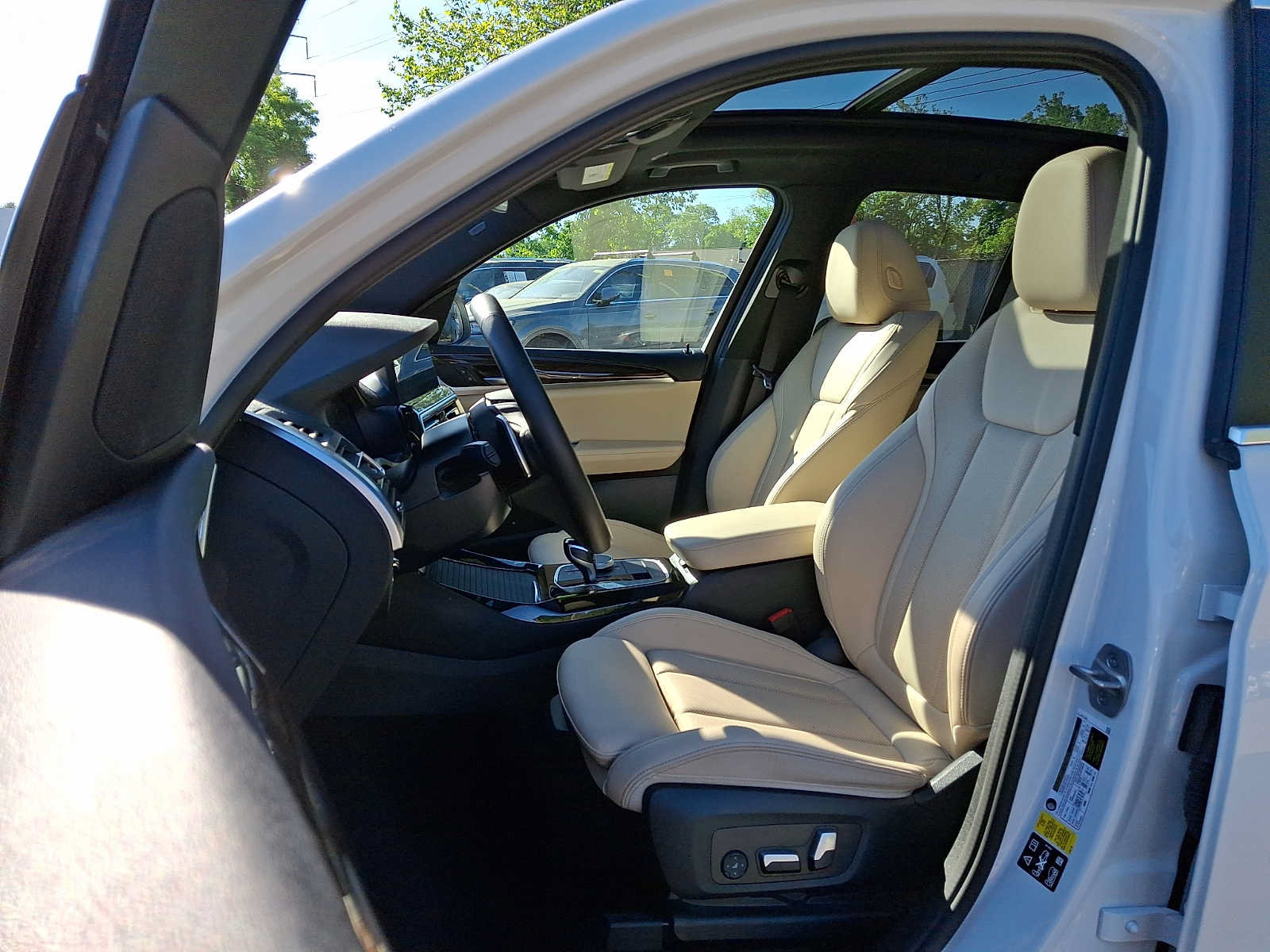 Used 2023 BMW X3 xDrive30i w/ Convenience Package AWD/4WD image 14