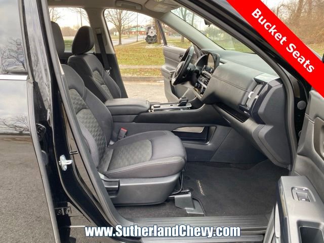 Used 2024 Nissan Pathfinder SV image 17