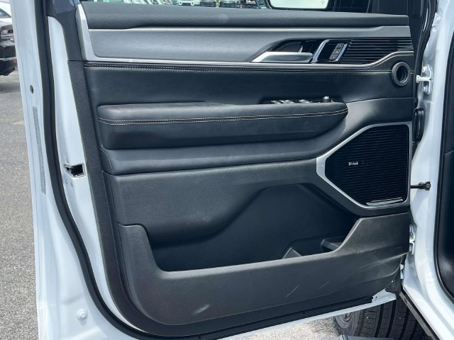 New 2026 Jeep Grand Wagoneer L Limited AWD/4WD image 12
