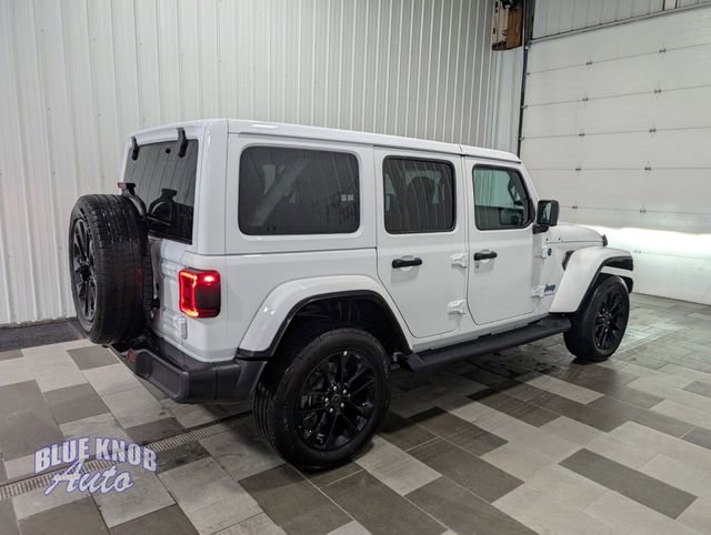 Used 2025 Jeep Wrangler Unlimited Sahara AWD/4WD image 4