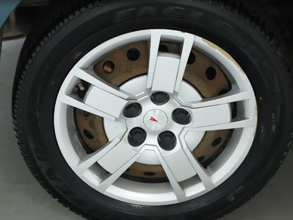 Used 2009 Pontiac Vibe w/ Preferred Package FWD image 12