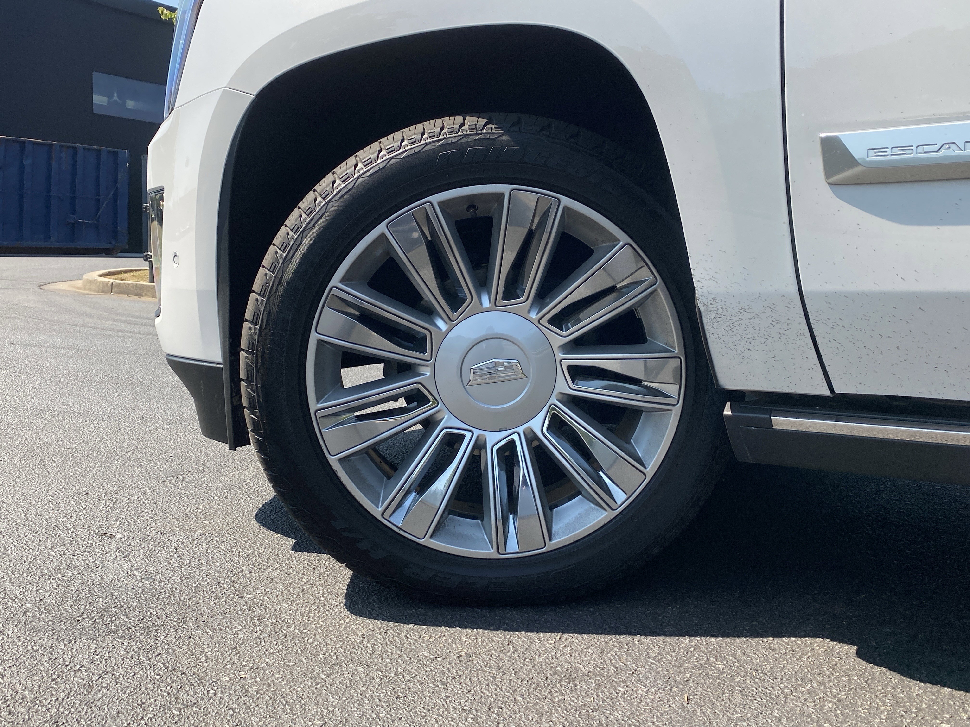 Used 2020 Cadillac Escalade ESV Platinum AWD/4WD image 18