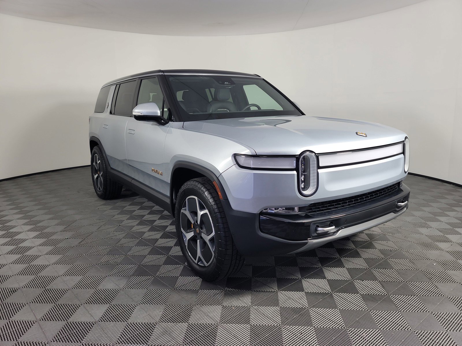 Used 2024 Rivian R1S Adventure AWD/4WD image 7