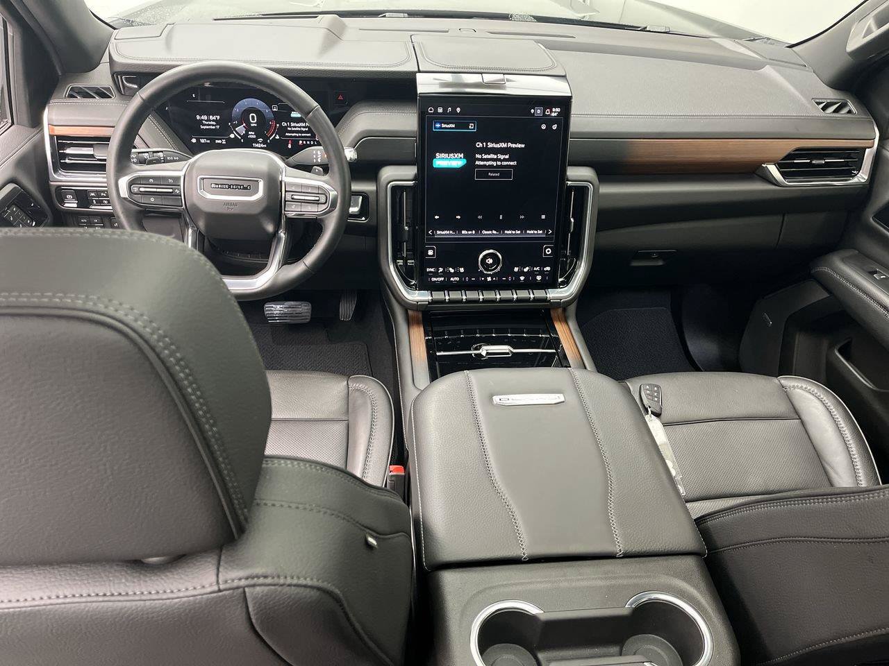 Certified 2025 GMC Yukon Denali w/ Sun & Power Step Package AWD/4WD image 4