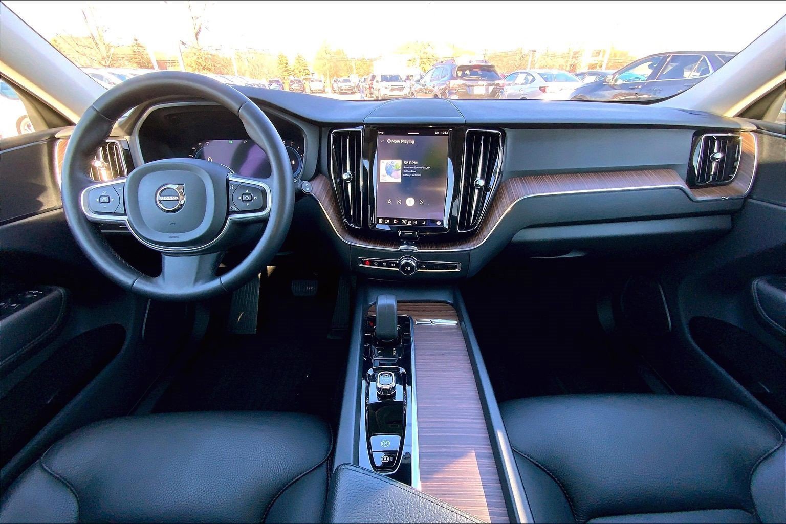 Used 2022 Volvo XC60 B5 Momentum w/ Climate Package image 14