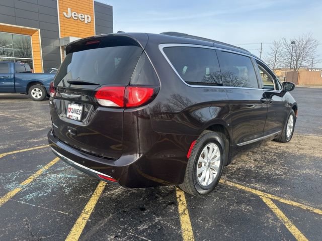 Certified 2017 Chrysler Pacifica Touring-L image 14