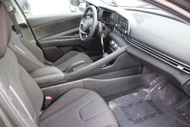 Used 2024 Hyundai Elantra SE image 31
