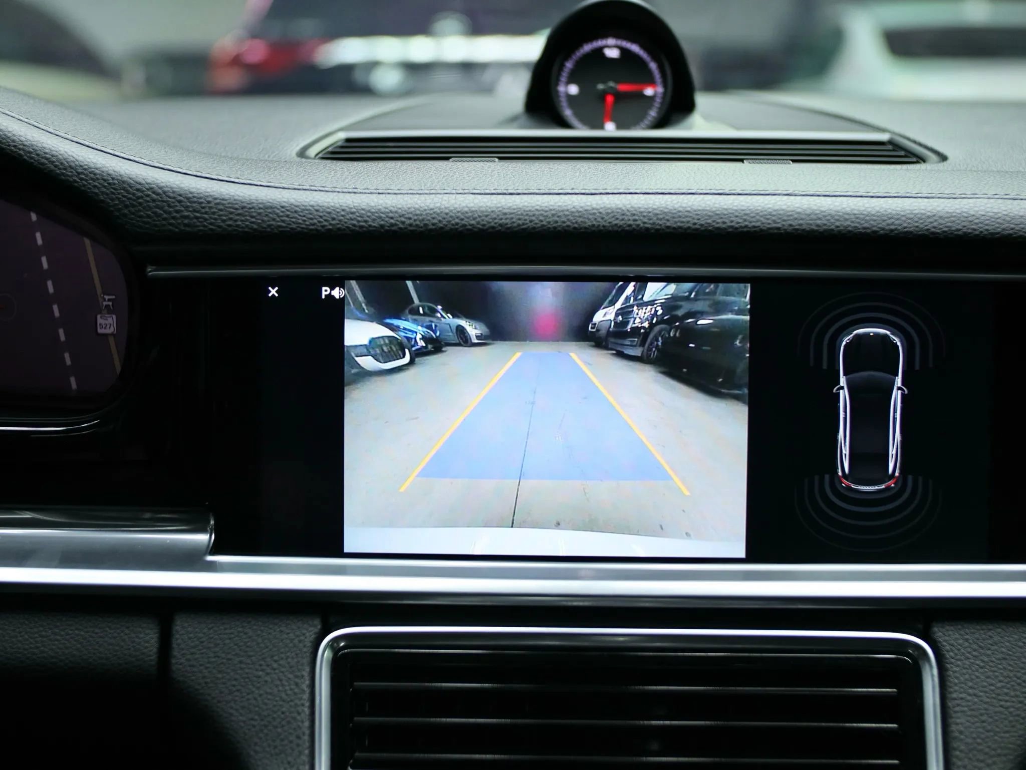 Used 2017 Porsche Panamera 4 image 37