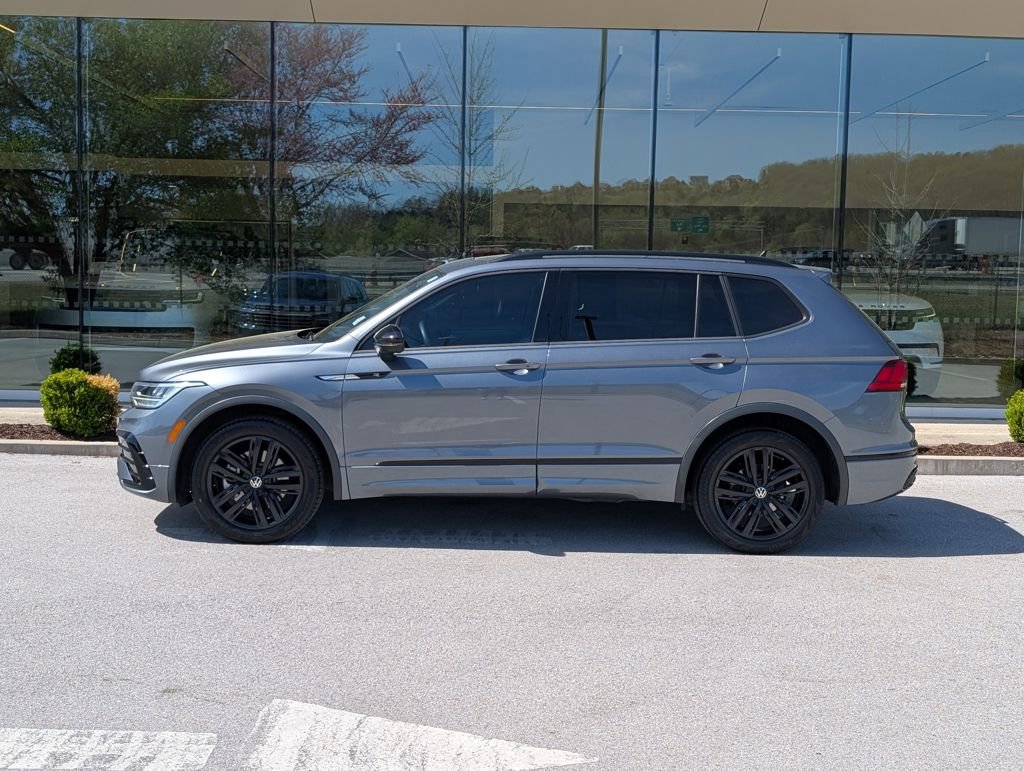 Used 2022 Volkswagen Tiguan SE R-Line image 2