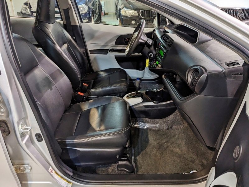 Used 2012 Toyota Prius C One image 27