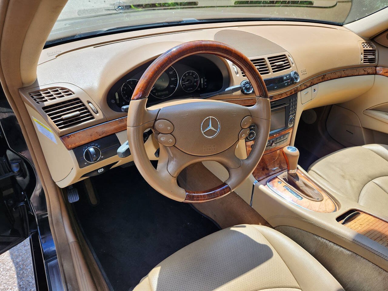 Used 2009 Mercedes-Benz E 350 4MATIC Sedan image 7