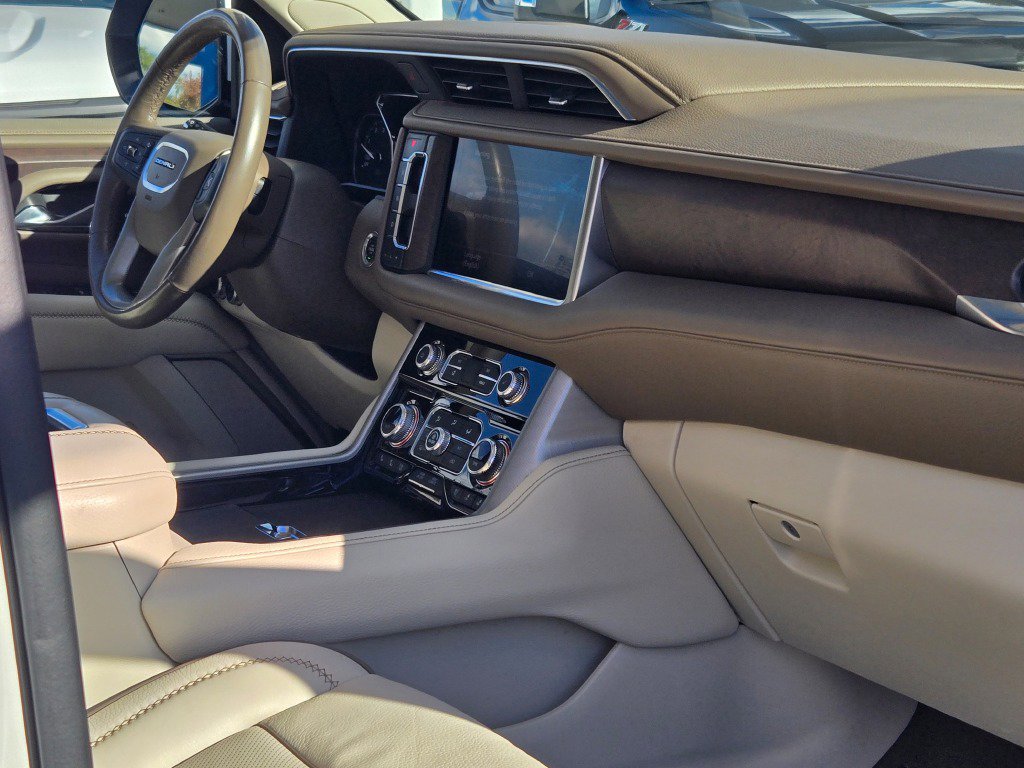 Used 2021 GMC Yukon Denali w/ Denali Premium Package image 8