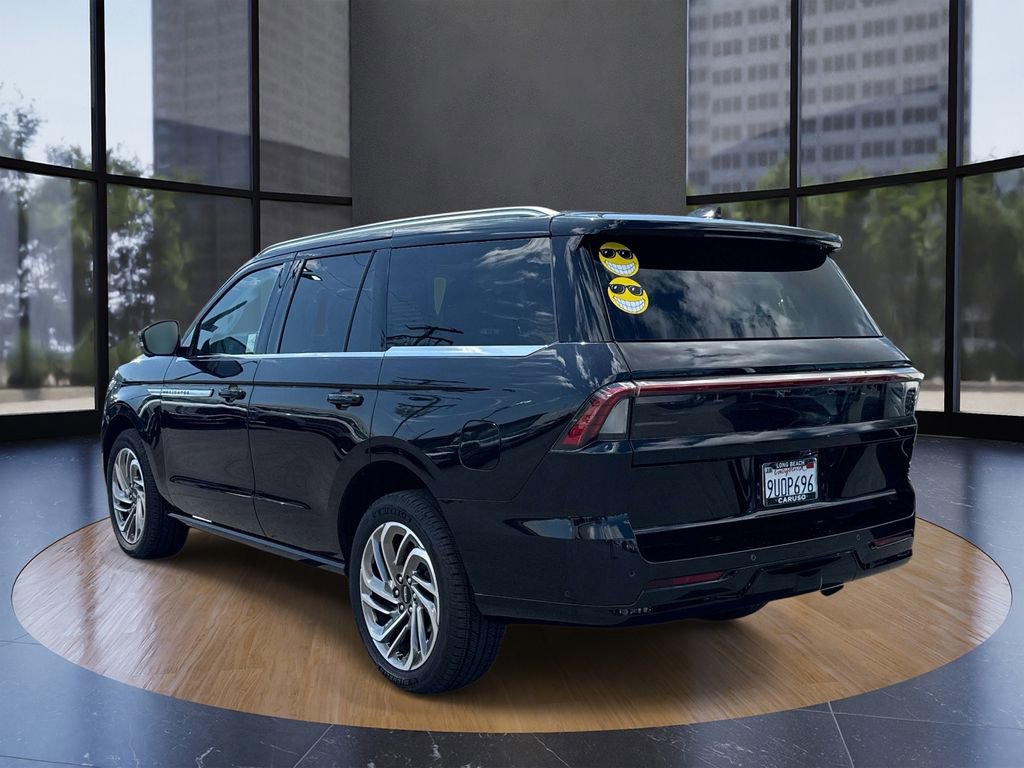 Used 2025 Lincoln Navigator Reserve image 4