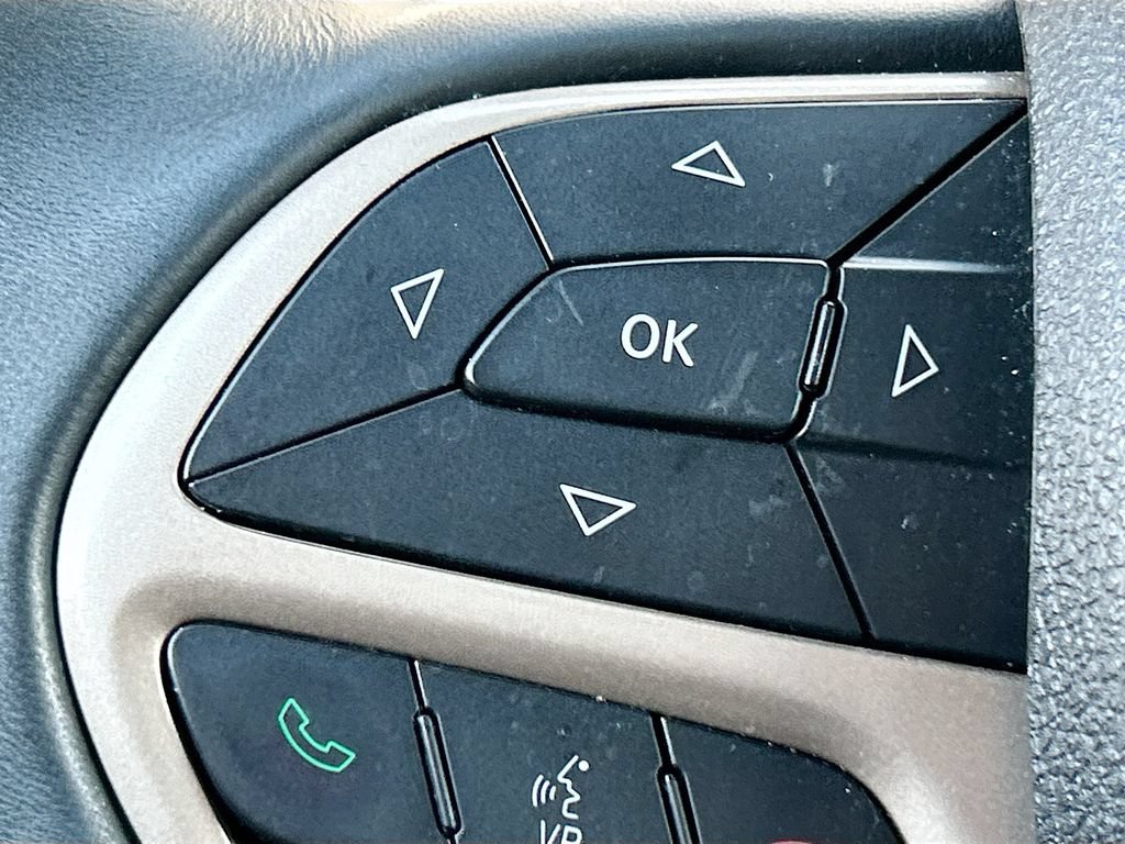 Used 2017 Jeep Grand Cherokee Laredo RWD image 33